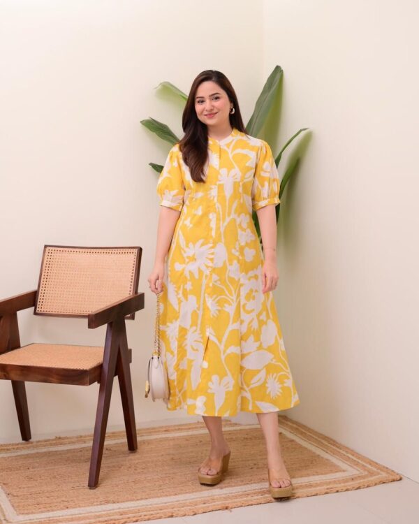 It is decorated with beautiful buttons and amazing floral prints. A must’ve for your daily rituals. You can also pair it up with pants.